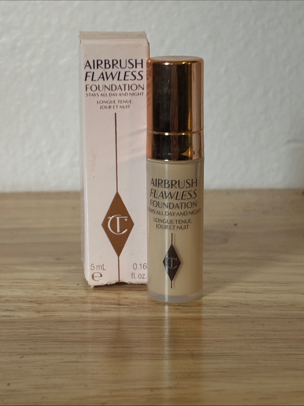 Charlotte Tilbury Airbrush Flawless Foundation Mini - Shade 4 Neutral
